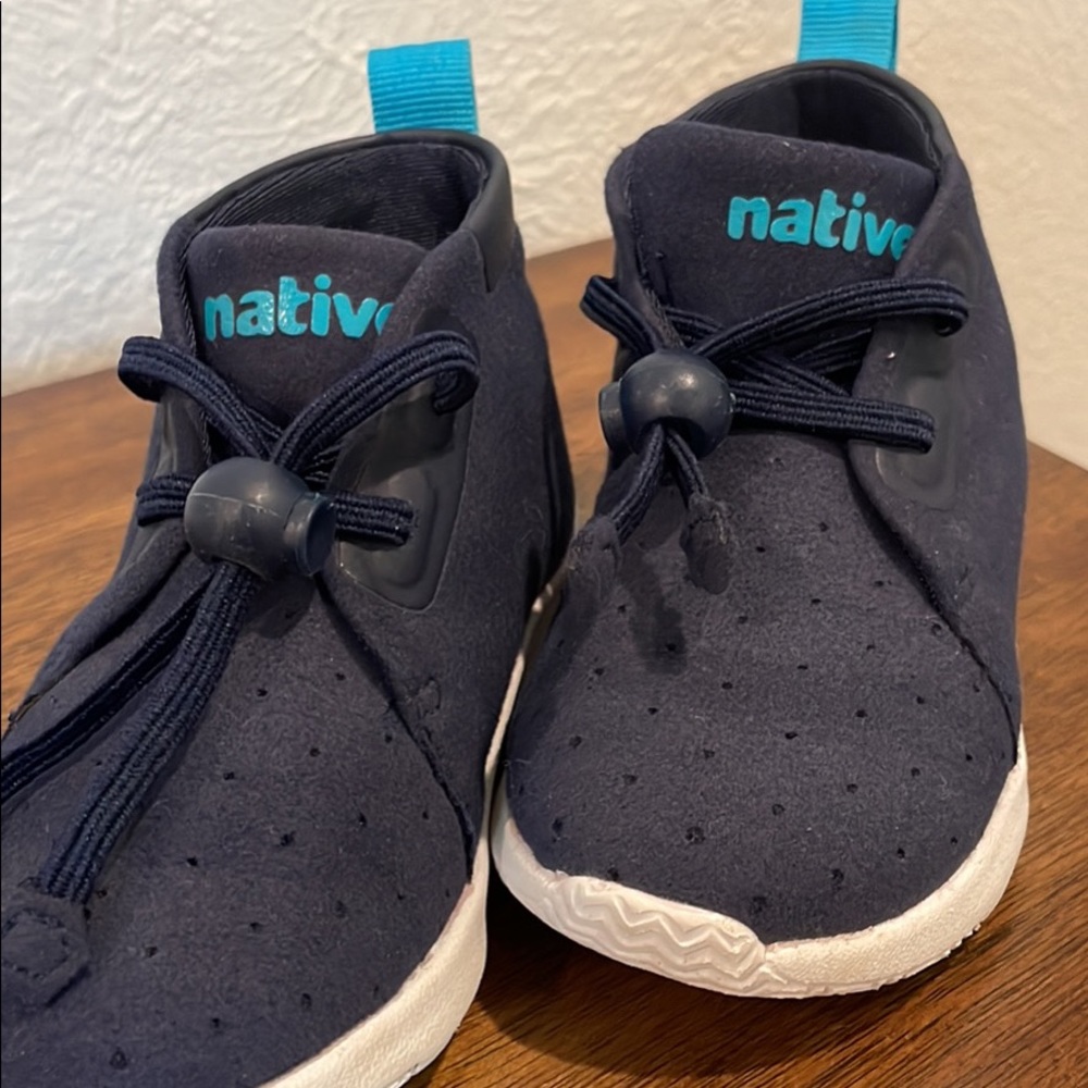Native toddler boy shoe size 6